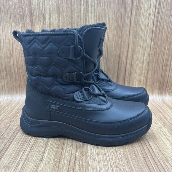 UGG LACHLAN WATERPROOF BLACK SHORT SNOW BOOTS VIBRAM SOLE WOMEN SIZE US 7.5 - Picture 1 of 8